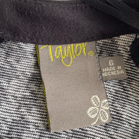 Taylor Houndstooth Knit Form Fitting Dress - Picture 5 of 9